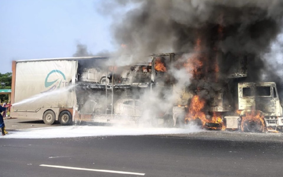 Eight cars gutted as lorry transporting them catches fire in Telangana