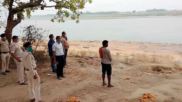 Unnao district admin orders probe into reports of bodies buried on riverbank