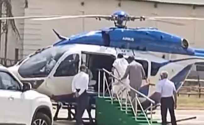 Mamata loses balance while boarding helicopter