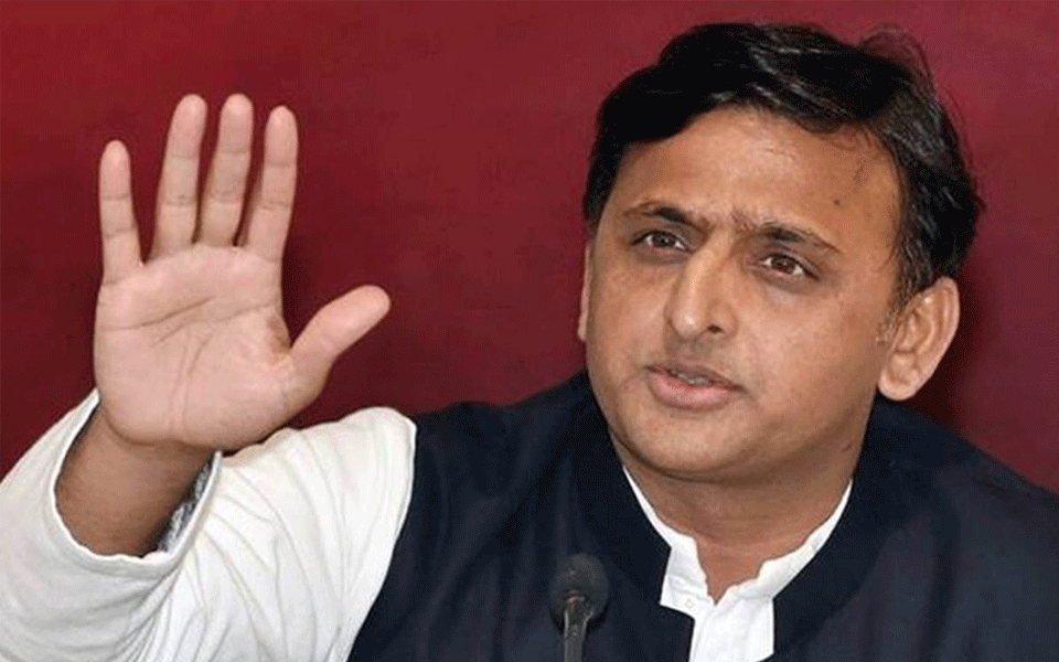 Akhilesh cautions Rahul Gandhi over hug-diplomacy