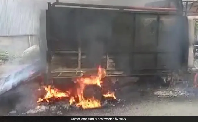 Man thrashed, vehicle torched by mob in Howrah on suspicion of cattle smuggling