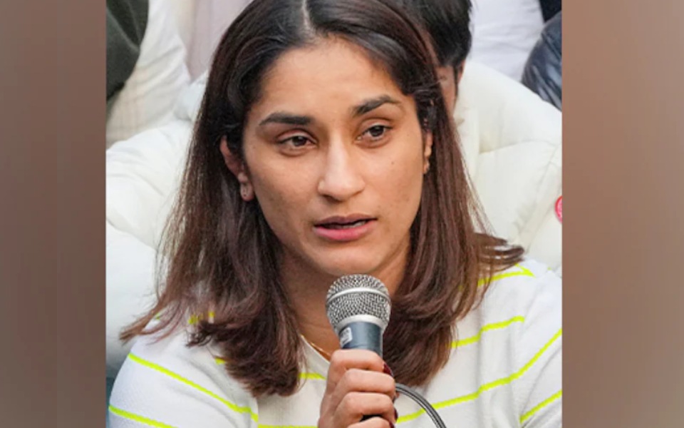 vinesh-phogat-to-return-khel-ratna-and-arjuna-award