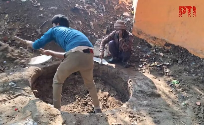 Excavation of 'Mrityu Kup' begins in UP's Sambhal