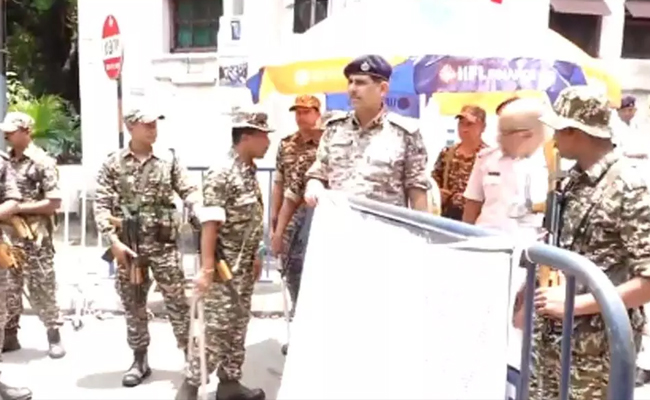 Ruckus outside counting centre in Mamata's constituency, TMC claims entry of car with BJP flag