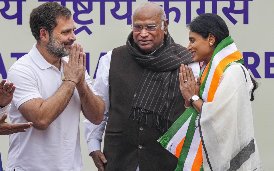 YSR Telangana party leader Sharmila joins Congress