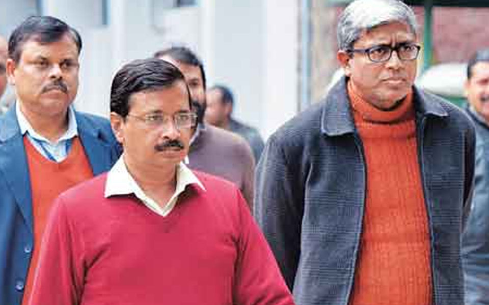 Kejriwal refuses to accept Ashutosh's resignation