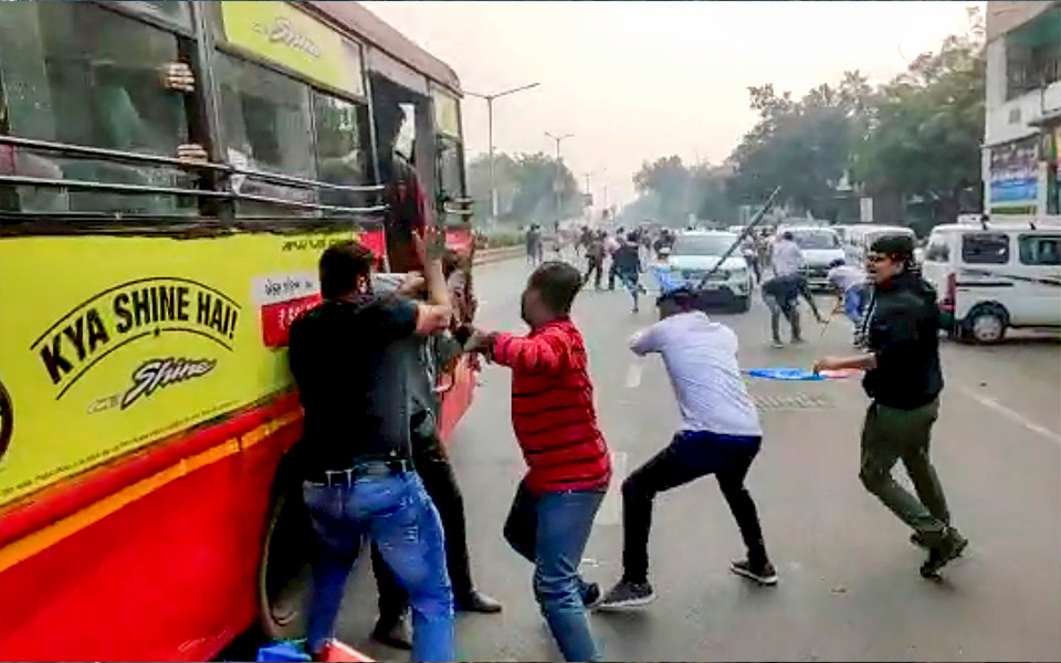 JNU violence: ABVP, NSUI members clash in Ahmedabad