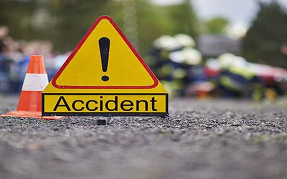 Patient among 3 killed as ambulance hits tractor-trolley in MP