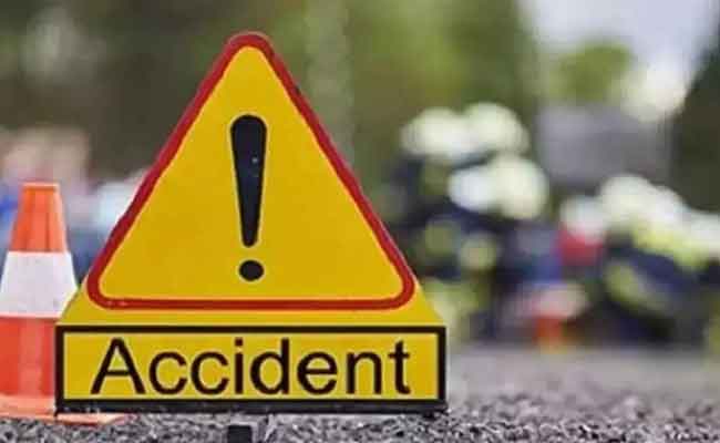 3 killed, 15 injured as auto-rickshaw hits multiple vehicles in Thane