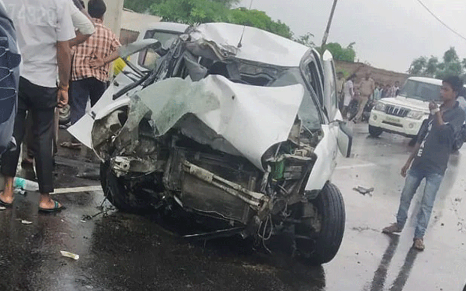 FIR filed against accused BJP MLA, 9 others, in Unnao road accident case