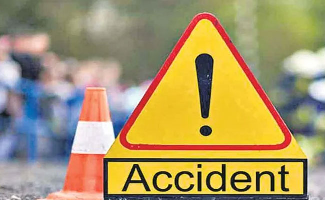 8 passengers of Hyderabad-bound bus injured after truck hits it in MP