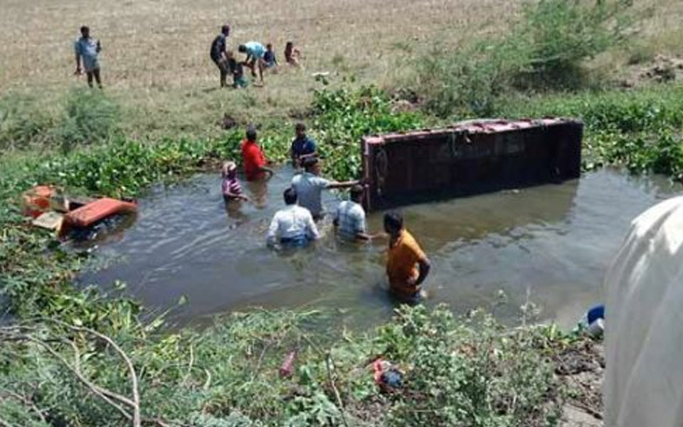 15 killed as tractor falls in Telangana canal