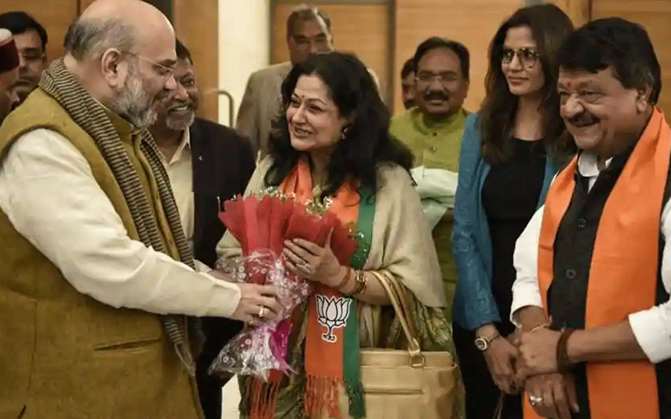 Veteran Actress Moushumi Chatterjee joins BJP