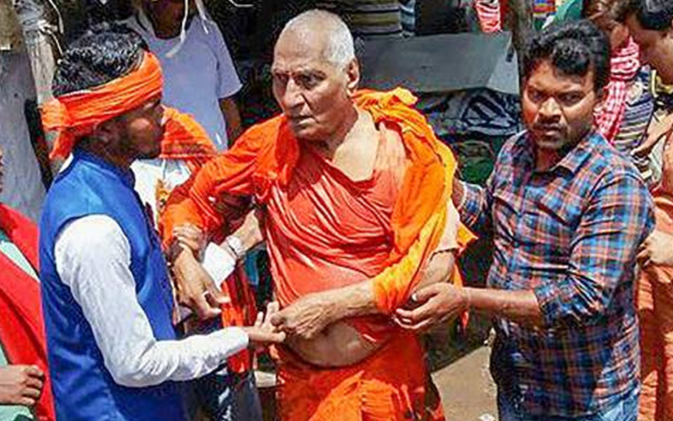 Complaint lodged against Swami Agnivesh, his supporters for allegedly assaulting BJYM activists