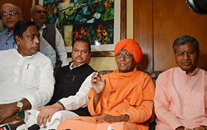 Agnivesh says attack was planned, Minister calls him fraud