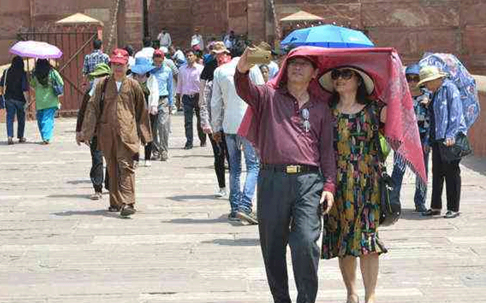 Agra sizzles at 45 degrees