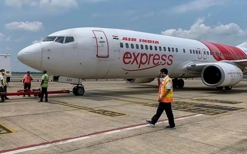 Fake 'bomb' note sparks panic on board Vadodara-bound flight