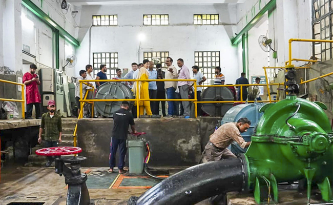 Atishi inspects Chandrawal Water Treatment Plant, says water supply to be normal soon