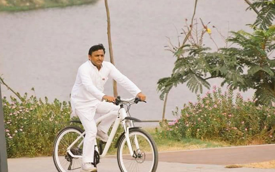 Akhilesh goes biking in Lucknow, plays cricket