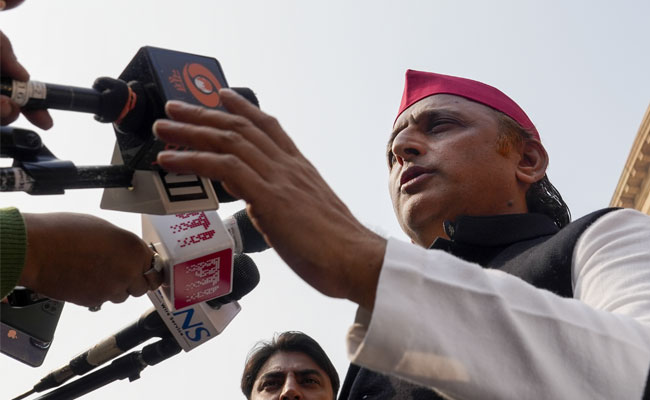 Oppn to take joint call on impeachment motion against CEC, says Congress; Akhilesh voices support