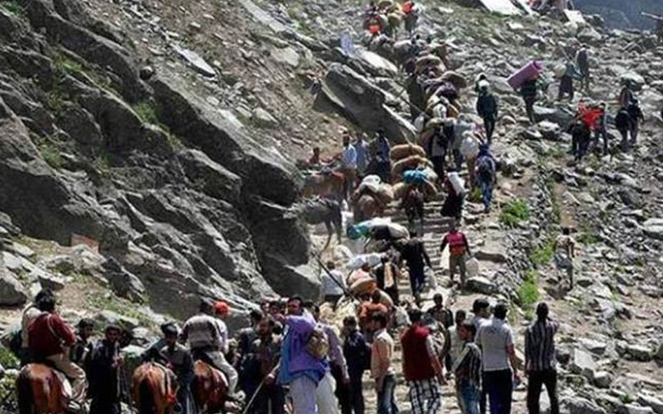 First batch of Amarnath pilgrims leave for Kashmir