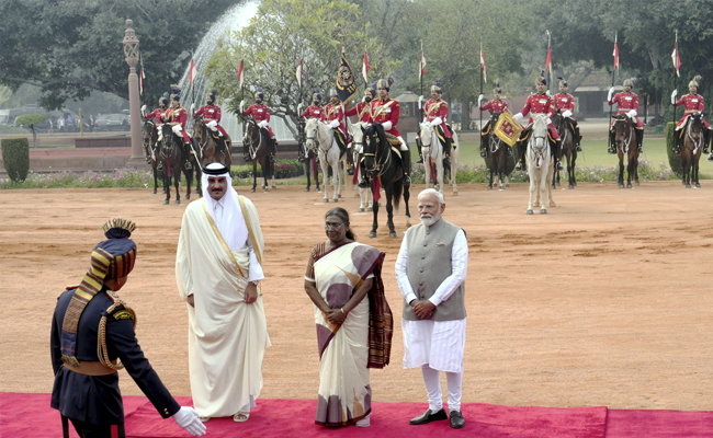 PM Modi welcomes Amir of Qatar at Hyderabad House