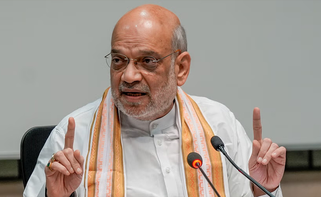 Amit Shah dials all CMs, asks them to ensure no Pakistani stays in India beyond deadline