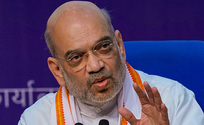 Amit Shah dares Rahul Gandhi to laud Savarkar, Bal Thackeray