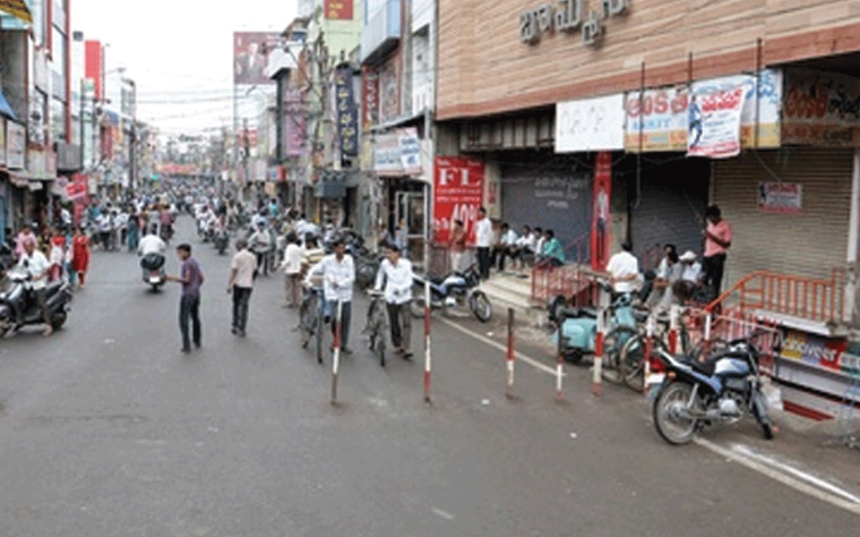 Bharat Bandh evokes partial response in Telangana, Andhra