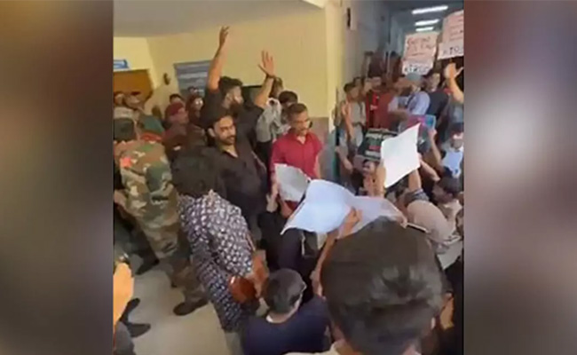 Jamia Millia Islamia students allege assault by guards during protest against ABVP event
