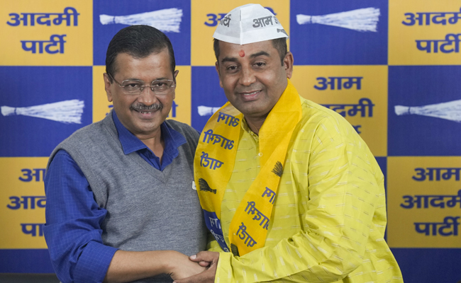 BJP's Purvanchali leader Anil Jha joins AAP