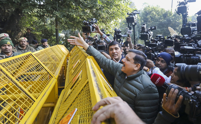 'Sheesh Mahal' row: AAP's Saurabh Bharadwaj, Sanjay Singh stopped from entering Delhi CM bungalow