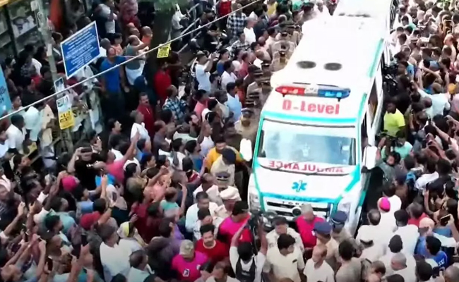 Hundreds pay homage to lorry driver Arjun, killed in Karnataka landslide