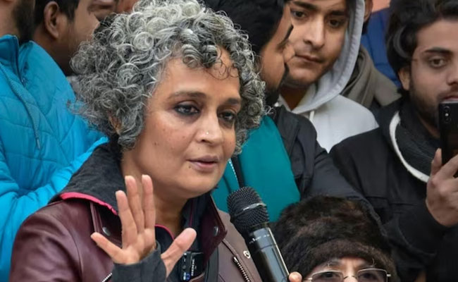 Delhi LG approves prosecution of Arundhati Roy, Kashmir professor in 2010 'provocative speech case