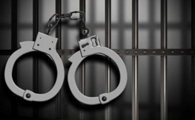 Mumbai Bar Raided Women Found Hidden In Specially Built Cavity 25 Arrested 3552