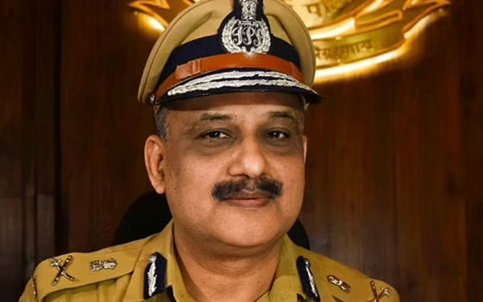 Text messages that warned of 26/11-like attack came from number with Pak code: Mumbai police chief