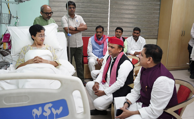 SP chief Akhilesh Yadav meets Delhi Cabinet Minister Atishi at LNJP hospital