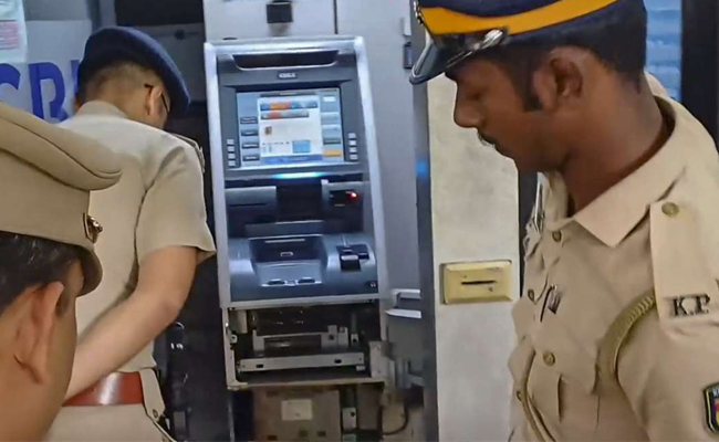 Unidentified gang loots Rs 70 lakh from three ATMs in Kerala's Thrissur