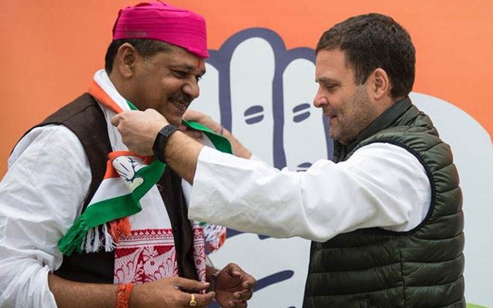 Cricketer-turned-politician Kirti Azad joins Congress