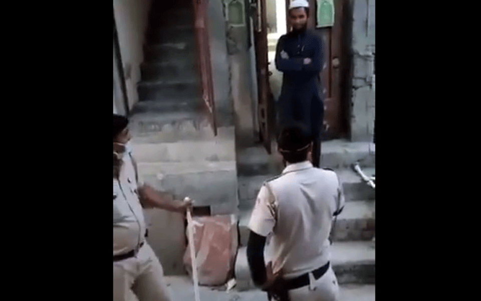 Citing LG's order, Delhi Police force mosques from calling out Azan, video viral