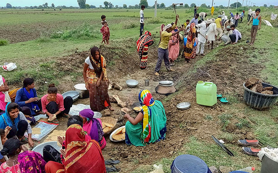 No work for them under MGNREGA, UP villagers take up canal-cleaning project on their own