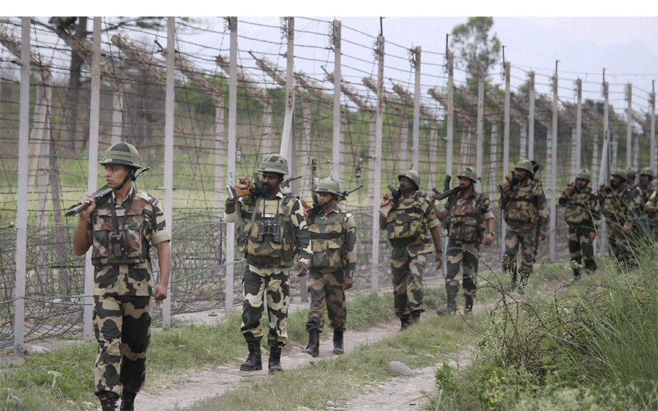 Bangladeshi with 237 silver anklets held in Bengal