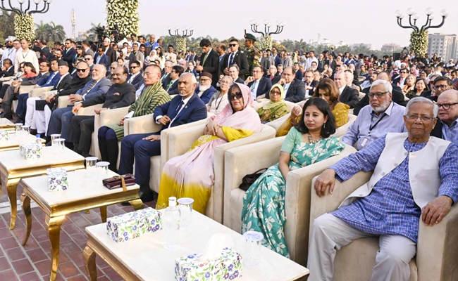 Modi invites Bangladesh PM to visit India, says looking forward to working closely