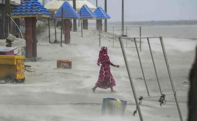 2 Die As Cyclone Remal Ravages Parts Of Bengal, Heavy Rain To Continue