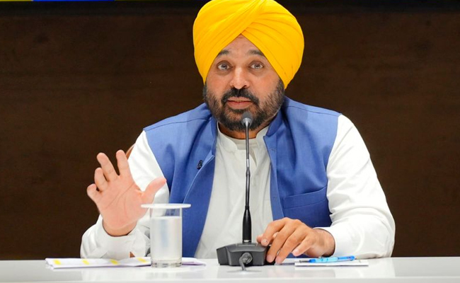 Punjab CM condemns attack on Sukhbir Badal, lauds cops for prompt action