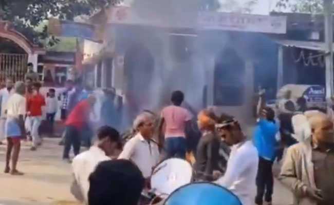 Elderly Dalit woman cremated on road after family denied access to village cremation ground in Bihar