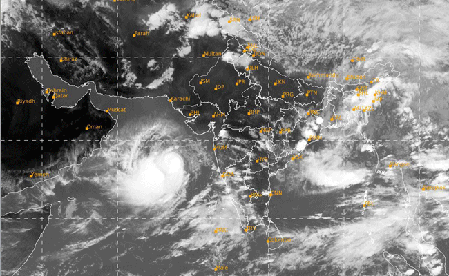 Biparjoy to cross Gujarat  coast on June 15, has intensified into 'extremely severe cyclonic storm'