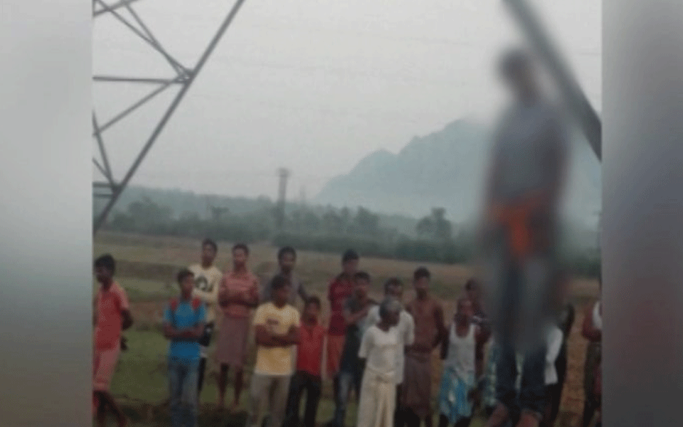 Youth found hanging in Bengal, BJP blames Trinamool