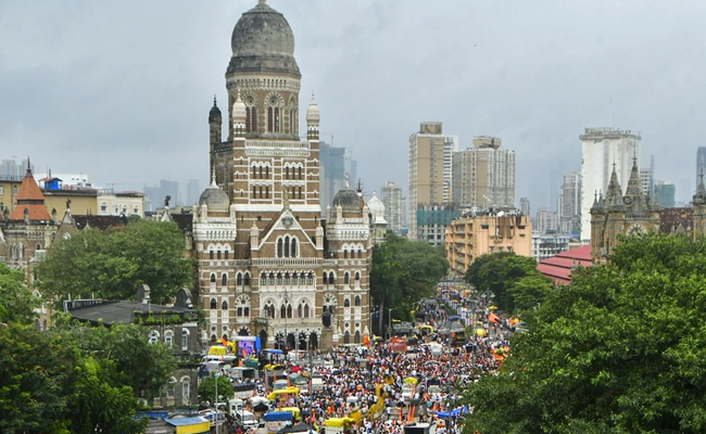 BMC turning blind eye to air pollution issue, says HC; questions nod for over 125 projects in city