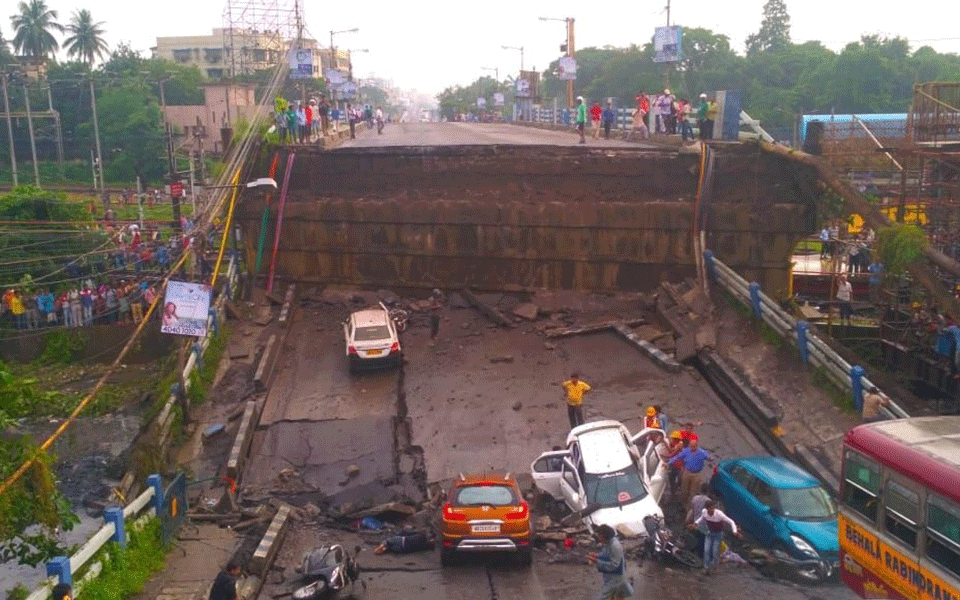 One dead in bridge collapse in Kolkata